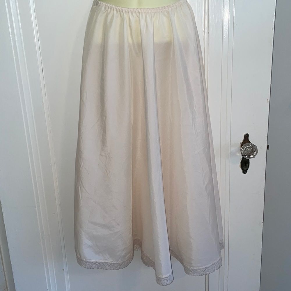Vtg‎ Wondermaid extremely light pink full skirt half slip